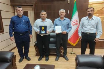 تقدیر امام جمعه شهرستان بندر ماهشهر از خادمان موکب بهداشت ودرمان‌ صنعت نفت ماهشهر